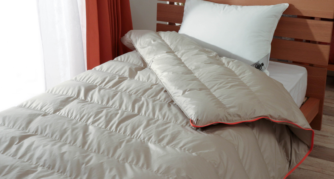 寝袋にもなる多機能羽毛布団