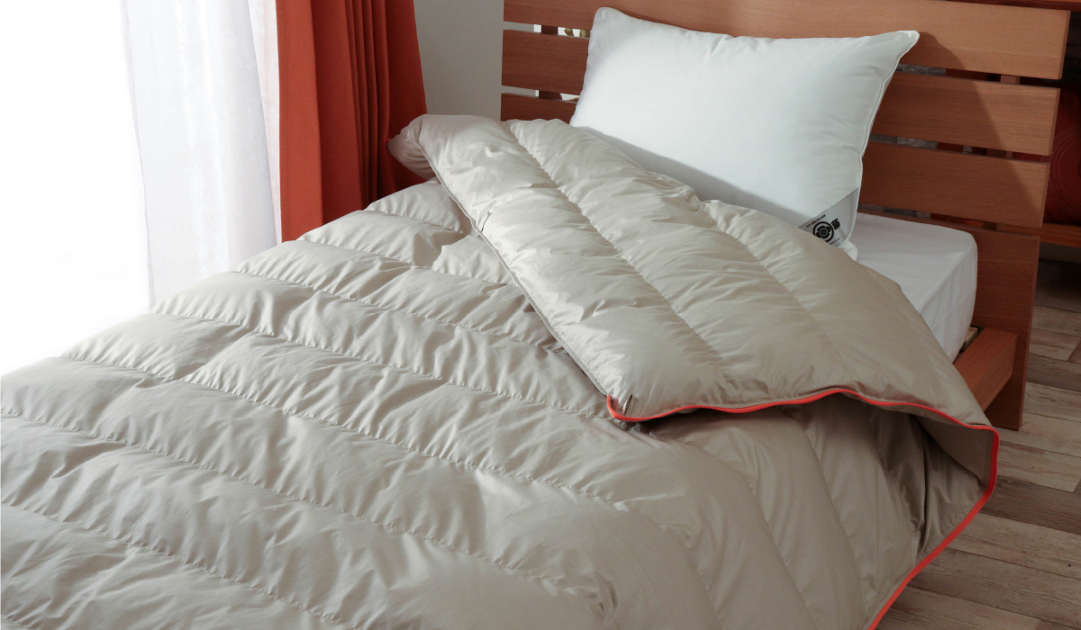 寝袋にもなる多機能羽毛布団